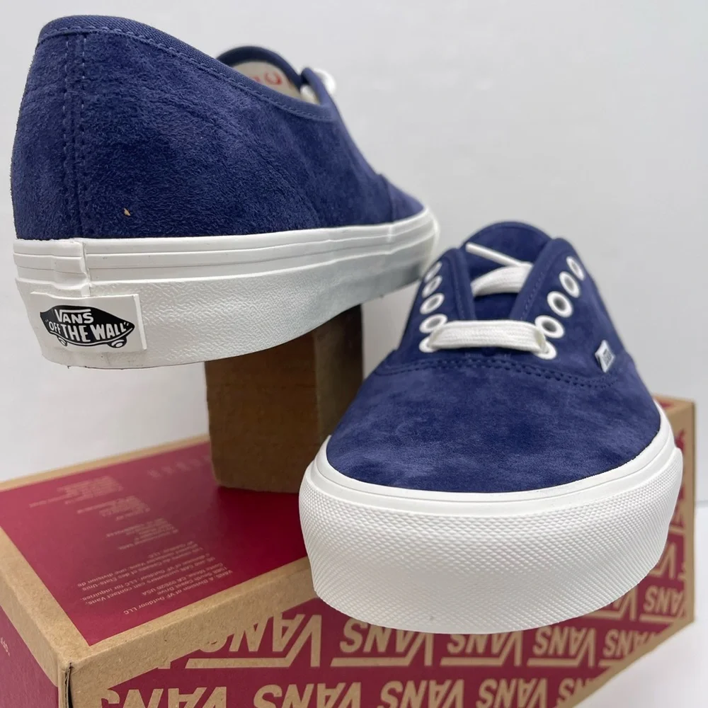 Vans WMNS Authentic
Pig Suede Deep Twilight Sneakers
VN000D7YEMT - Picture 10 of 16